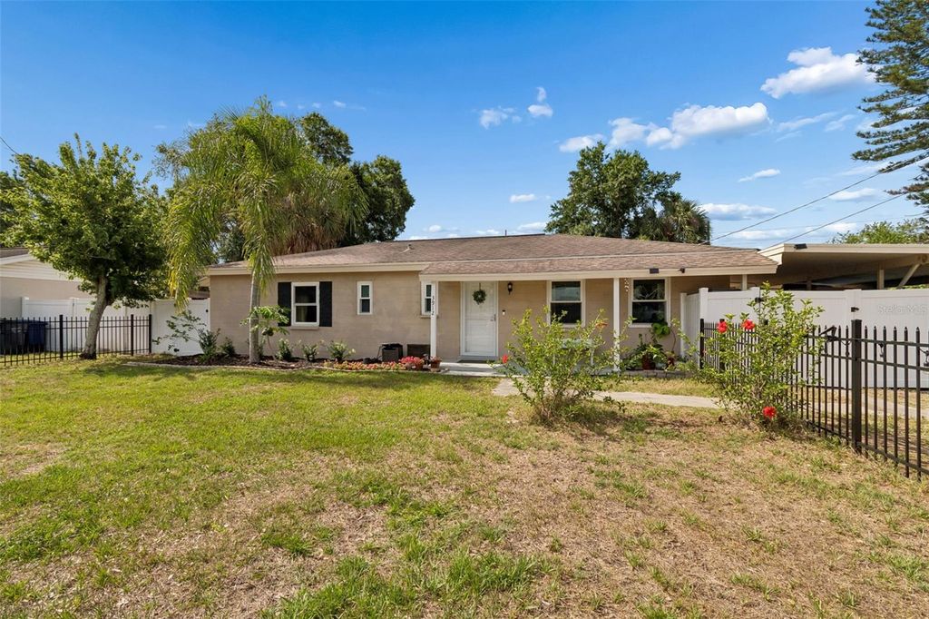 Photo of 3912 W Leila Avenue, Tampa, FL 33616 (MLS # TB8506672)