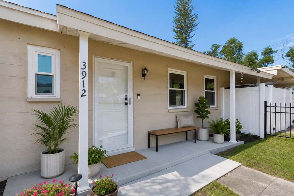 Photo of 3912 W Leila Avenue, Tampa, FL 33616 (MLS # TB8506672)