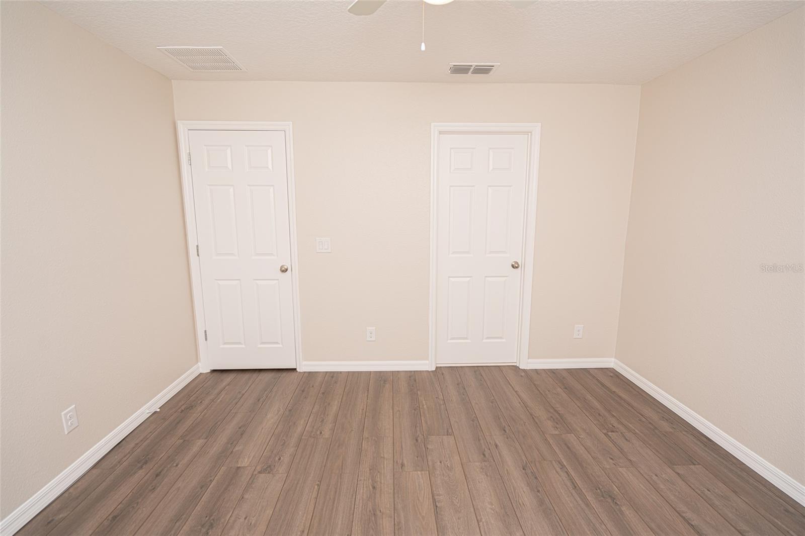 EMERALD LAKE - Residential