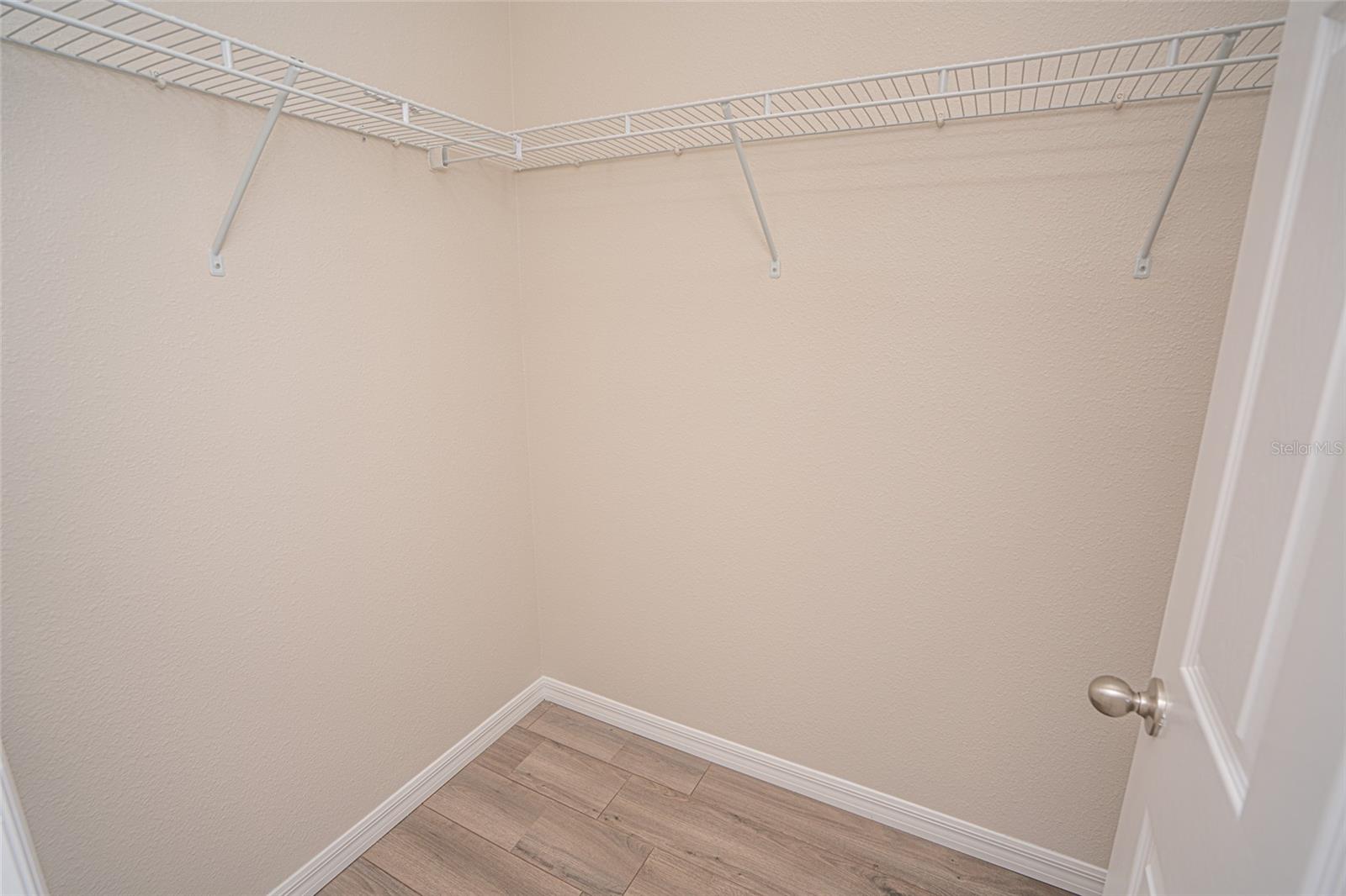 EMERALD LAKE - Residential