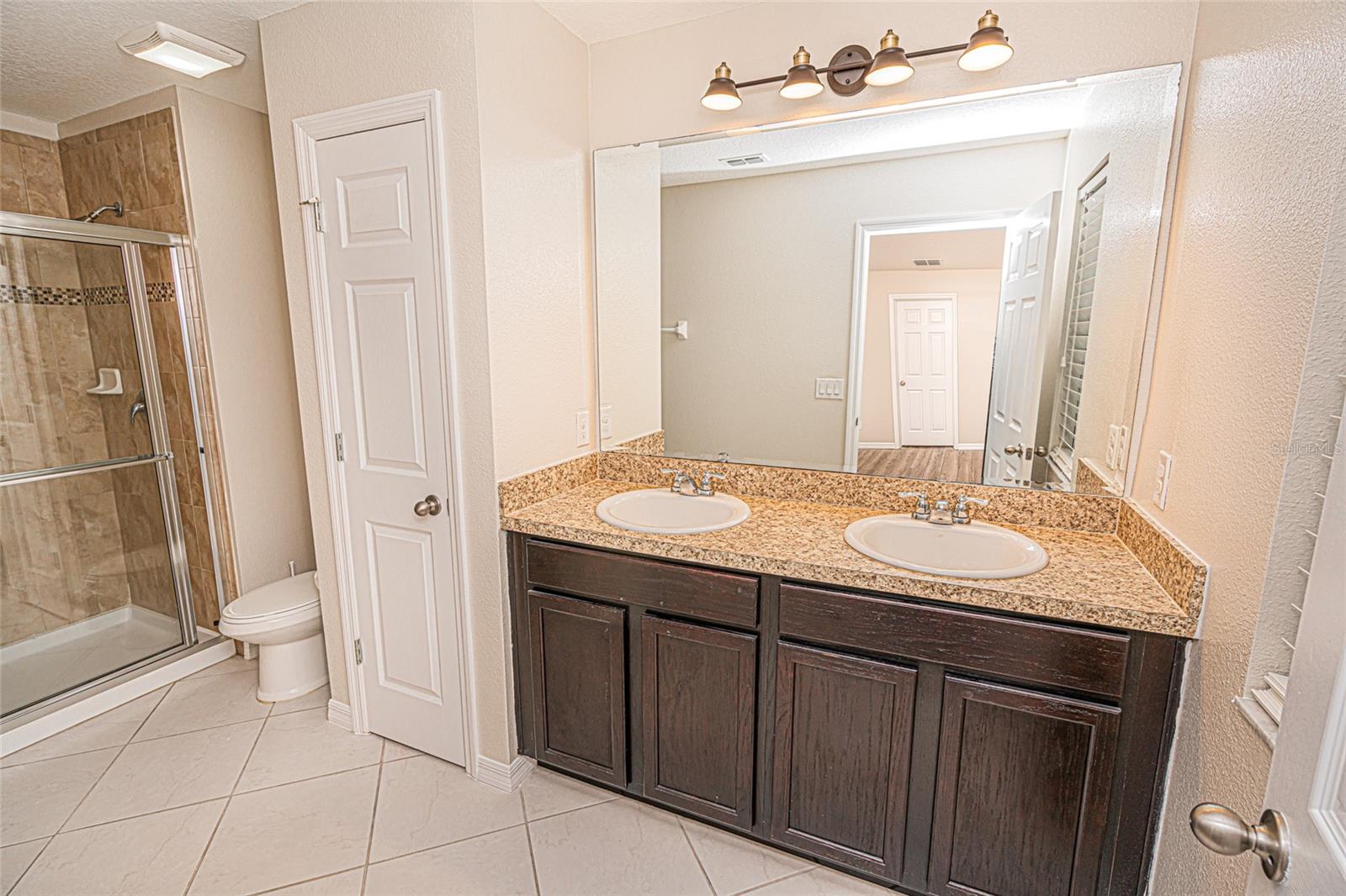 EMERALD LAKE - Residential