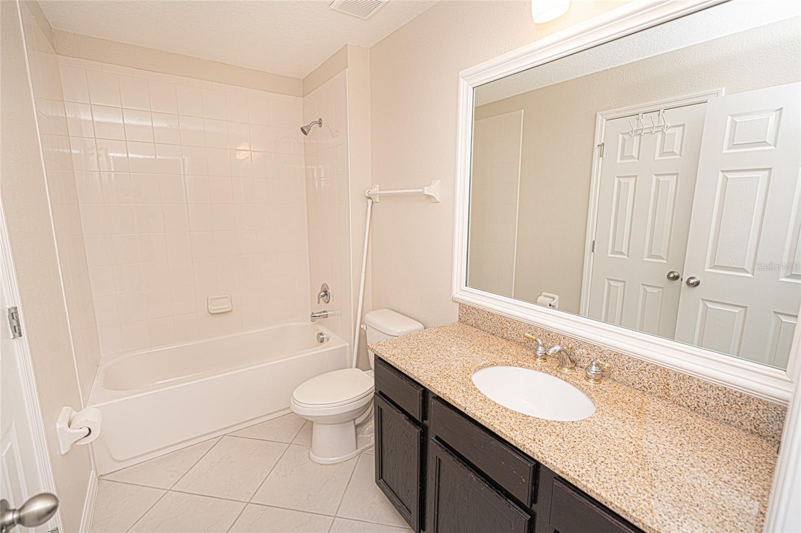 EMERALD LAKE - Residential