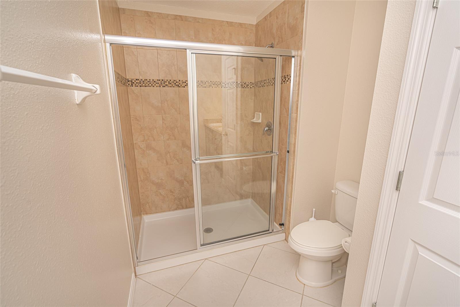 EMERALD LAKE - Residential