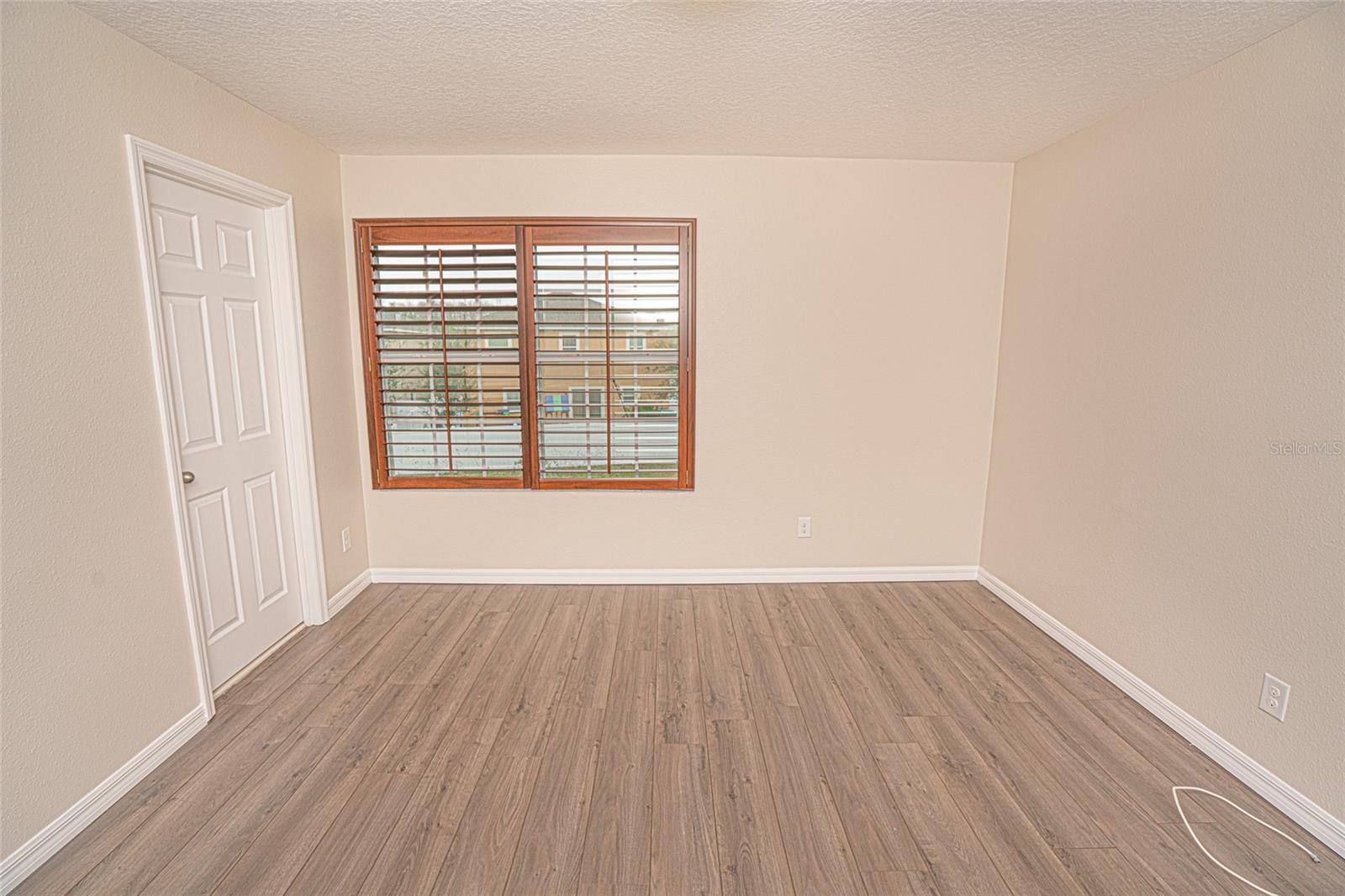 EMERALD LAKE - Residential