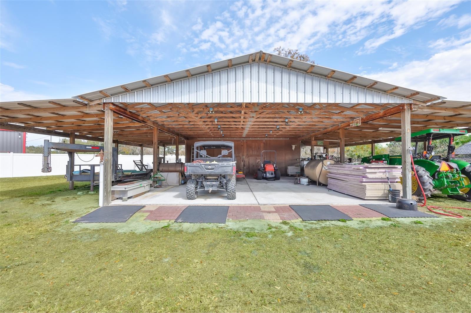 HISCOCK FARM - Residential