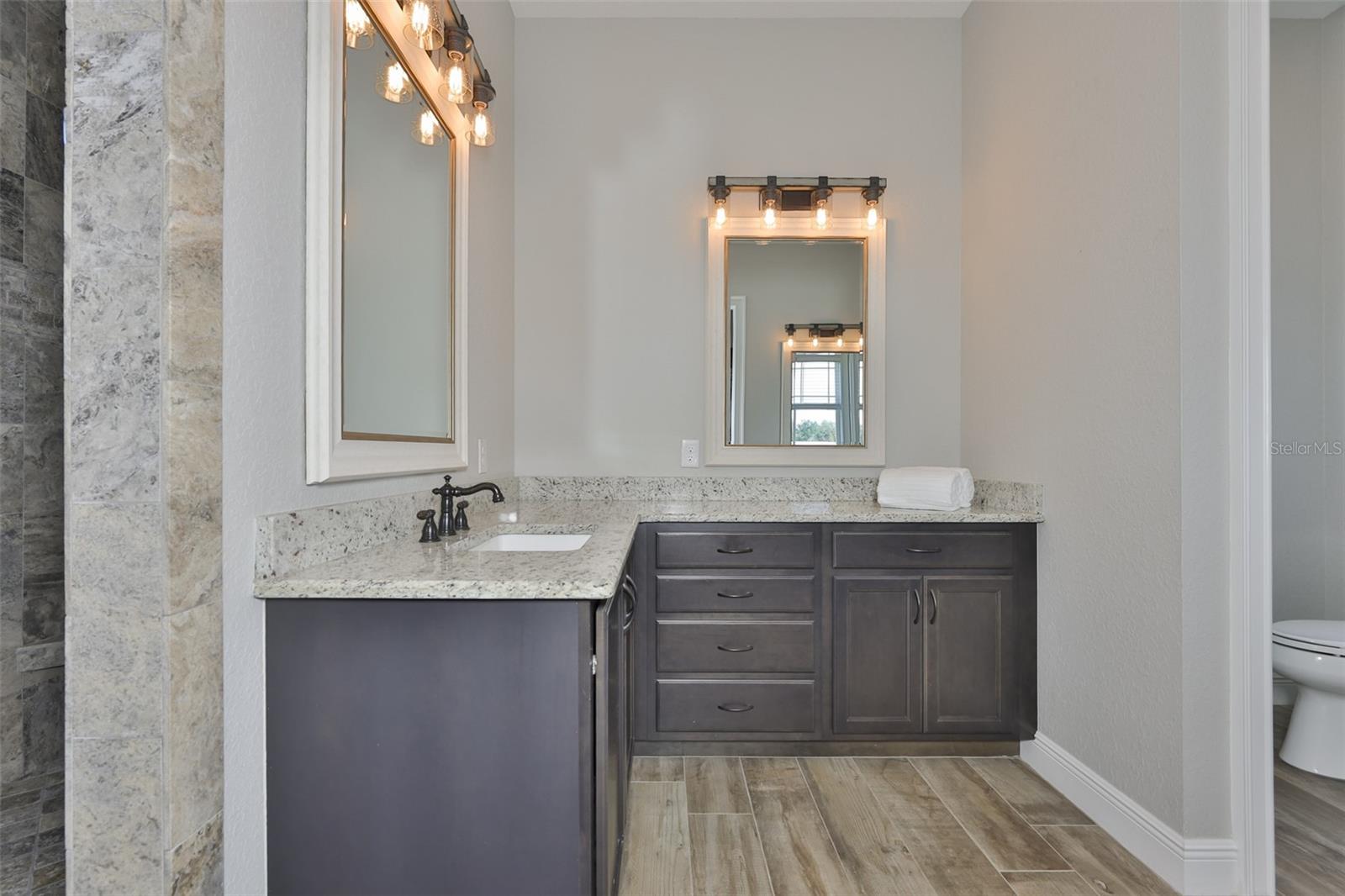 HISCOCK FARM - Residential