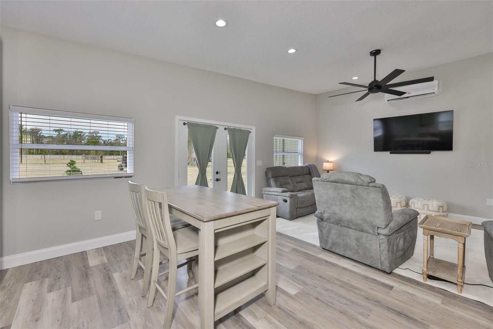 HISCOCK FARM - Residential