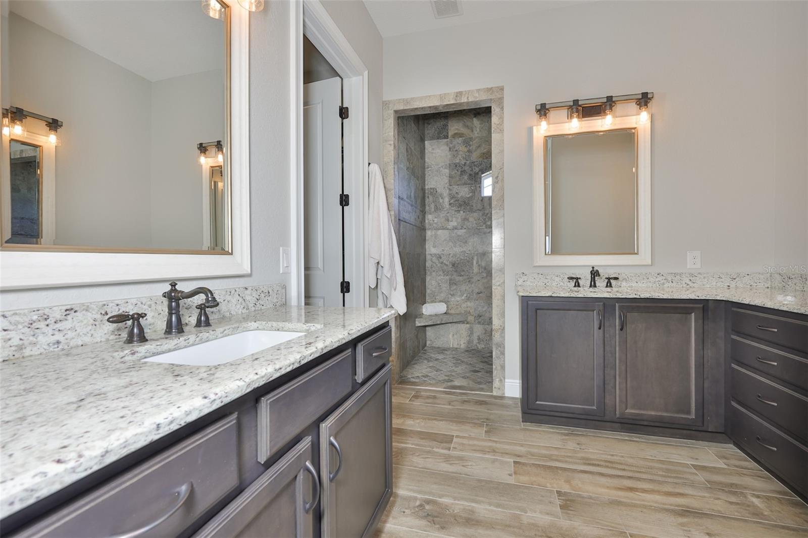 HISCOCK FARM - Residential