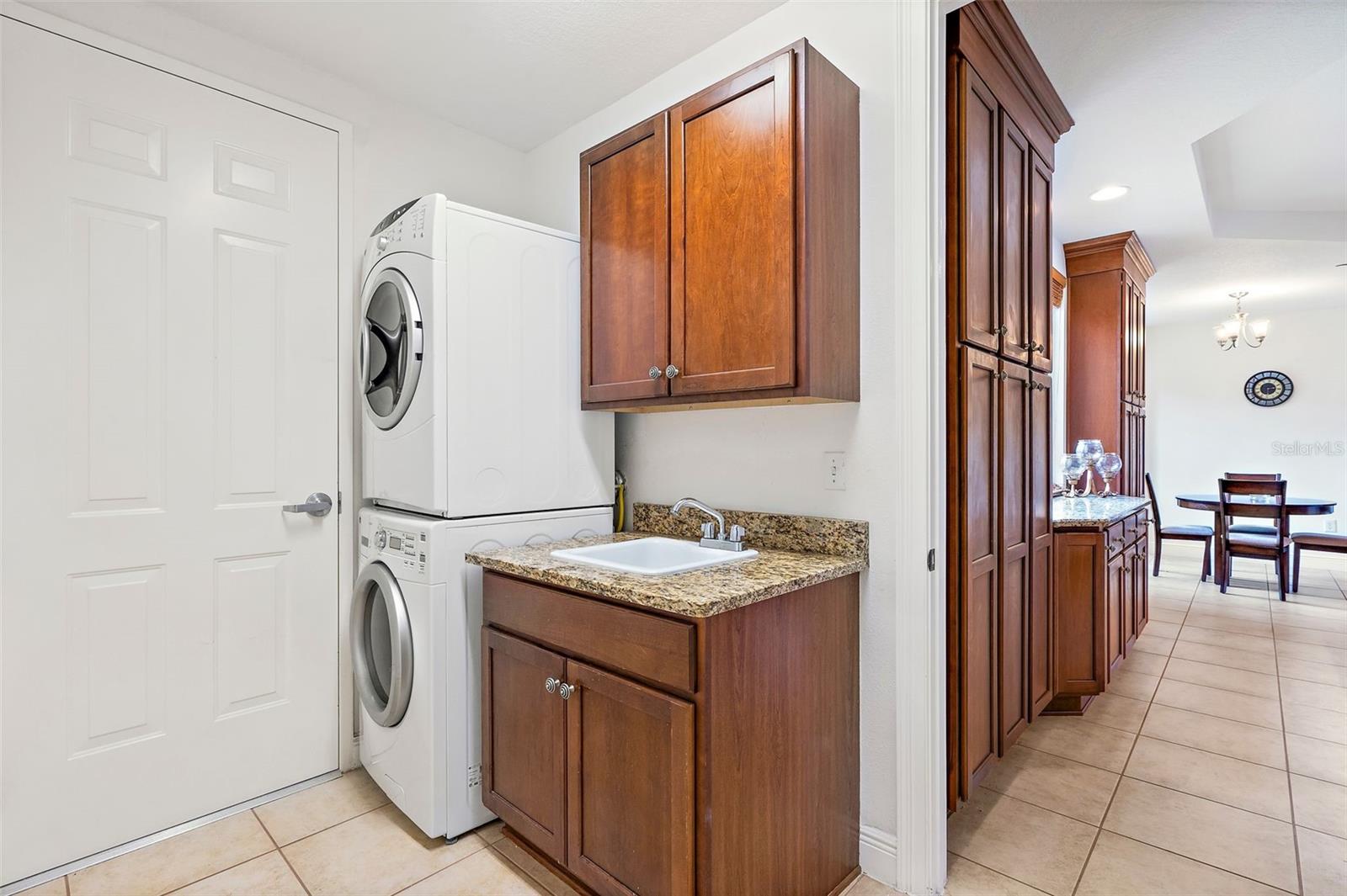 POINTE AT MARINA BAY CONDO, THE - Residential