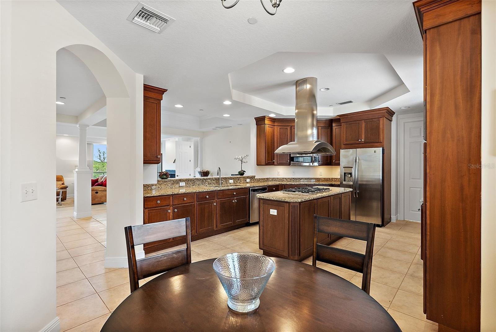 POINTE AT MARINA BAY CONDO, THE - Residential