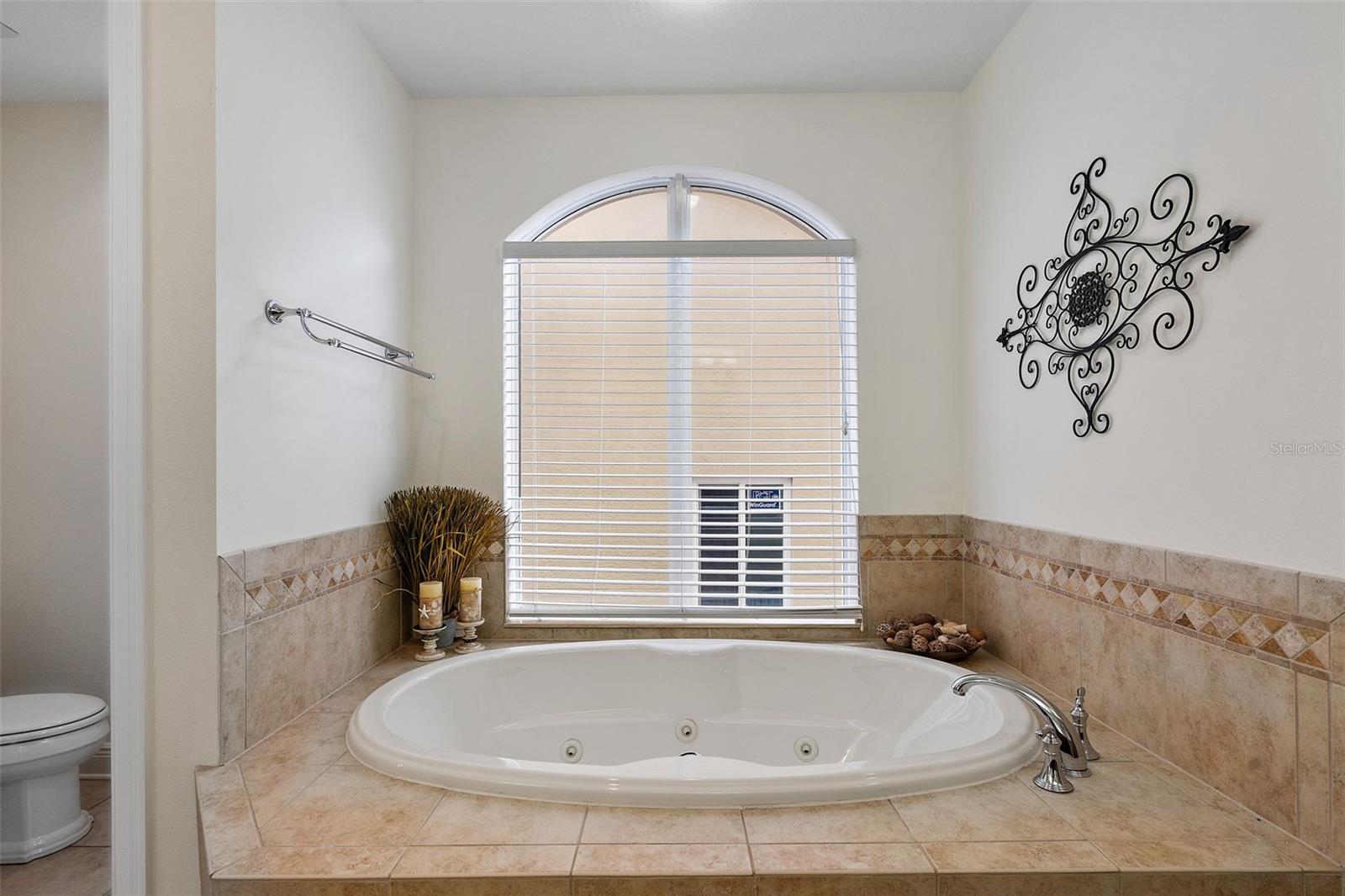 POINTE AT MARINA BAY CONDO, THE - Residential