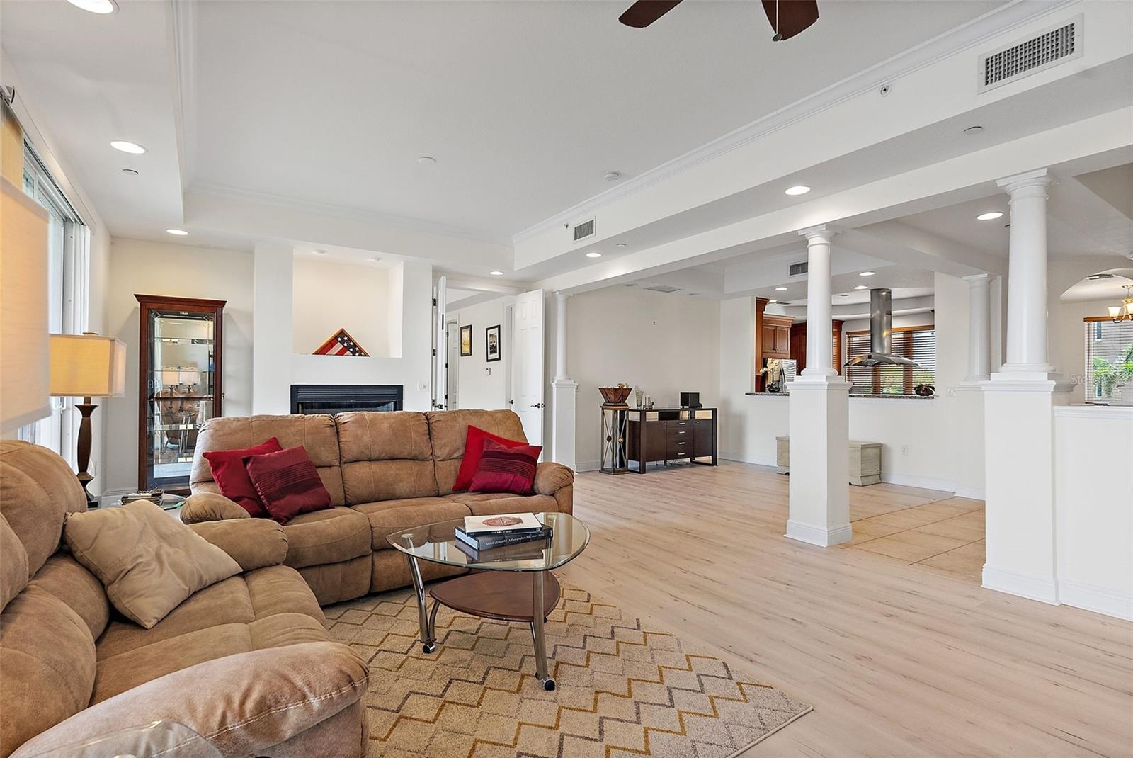 POINTE AT MARINA BAY CONDO, THE - Residential