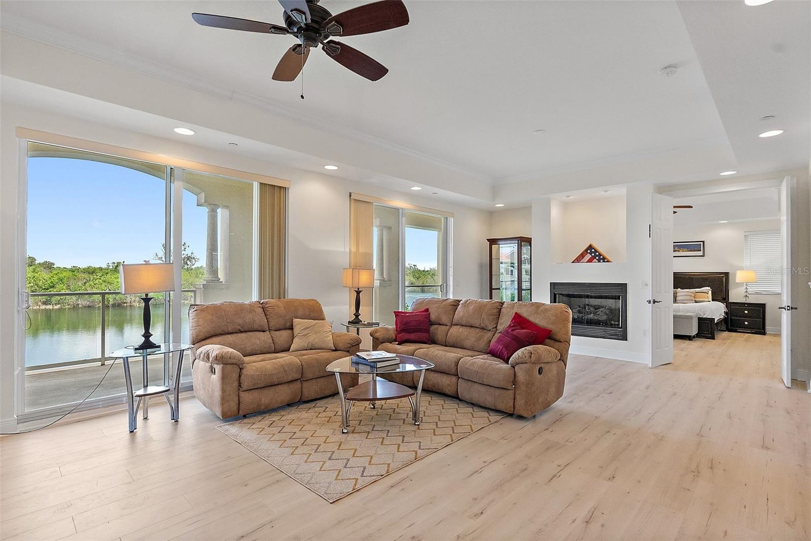 POINTE AT MARINA BAY CONDO, THE - Residential