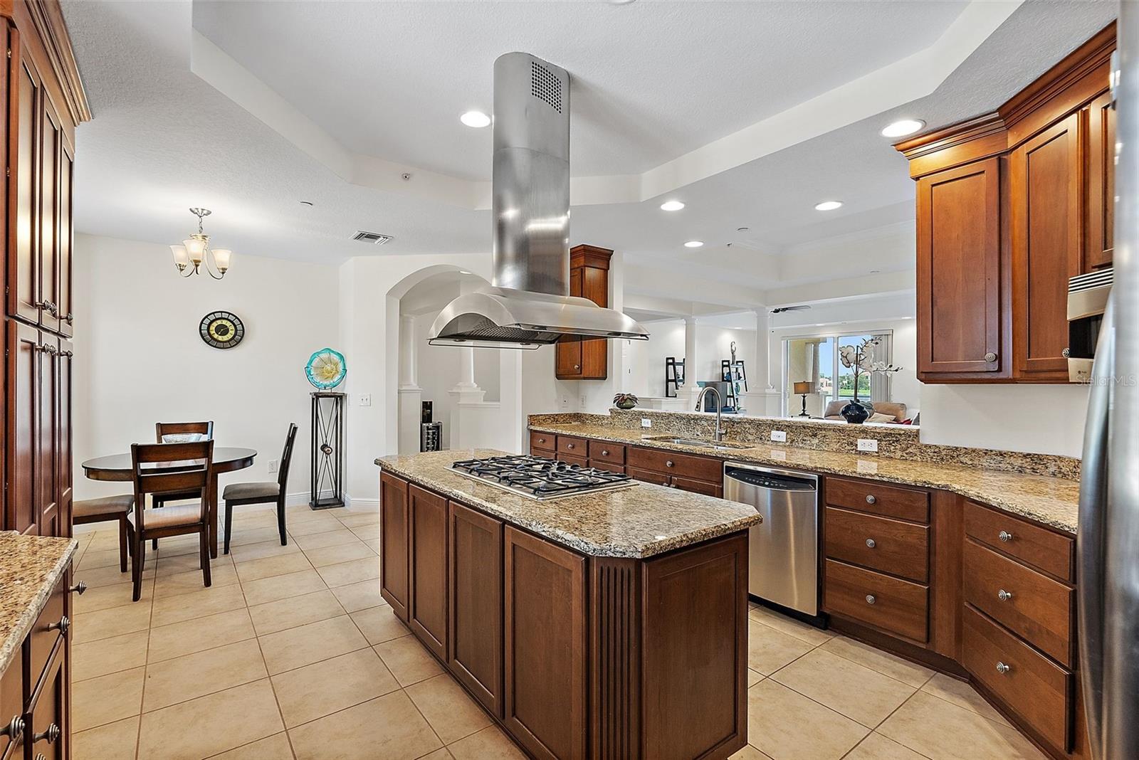 POINTE AT MARINA BAY CONDO, THE - Residential