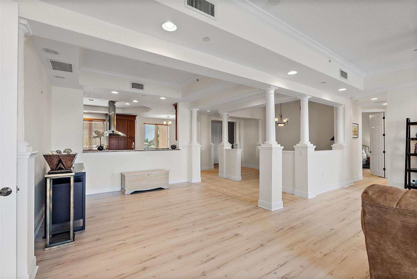 POINTE AT MARINA BAY CONDO, THE - Residential