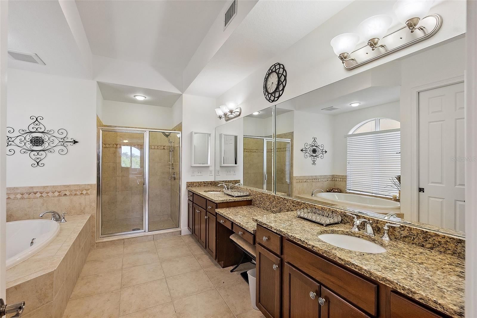 POINTE AT MARINA BAY CONDO, THE - Residential