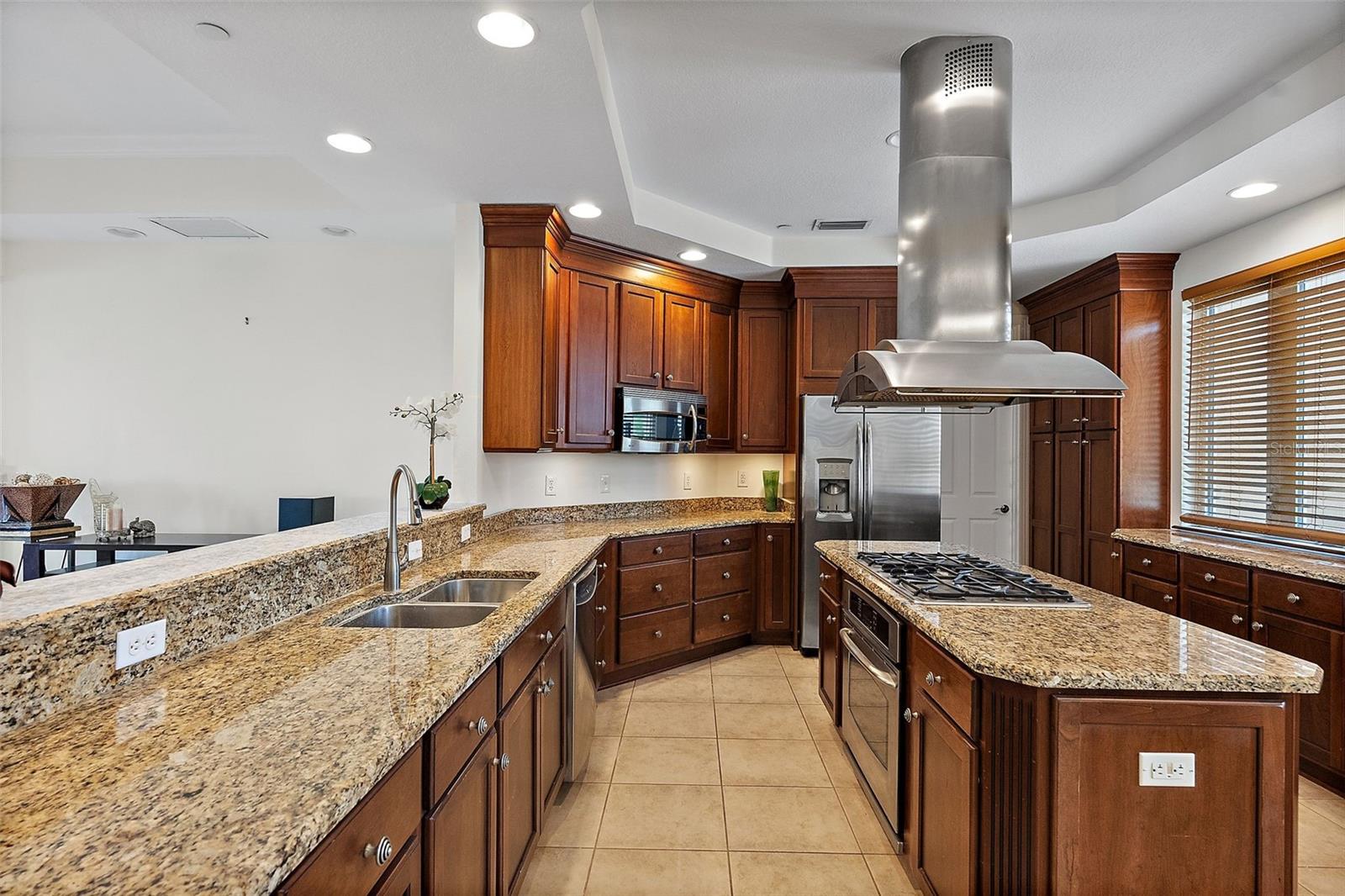 POINTE AT MARINA BAY CONDO, THE - Residential