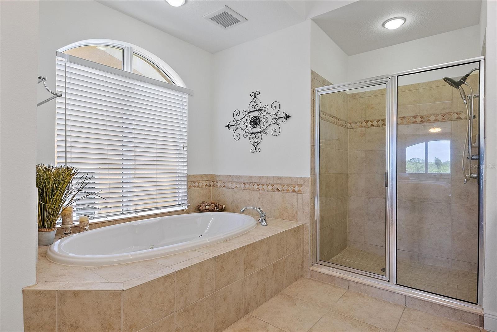 POINTE AT MARINA BAY CONDO, THE - Residential