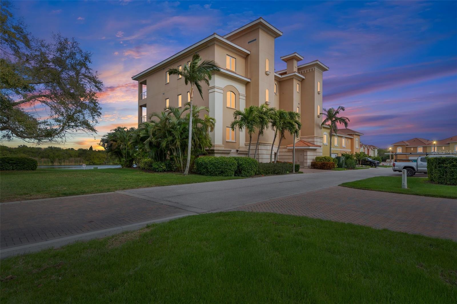 POINTE AT MARINA BAY CONDO, THE - Residential