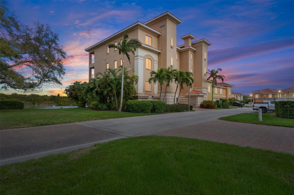 Photo of 43 Bayview Court S #A, St Petersburg, FL 33711 (MLS # TB8459380)