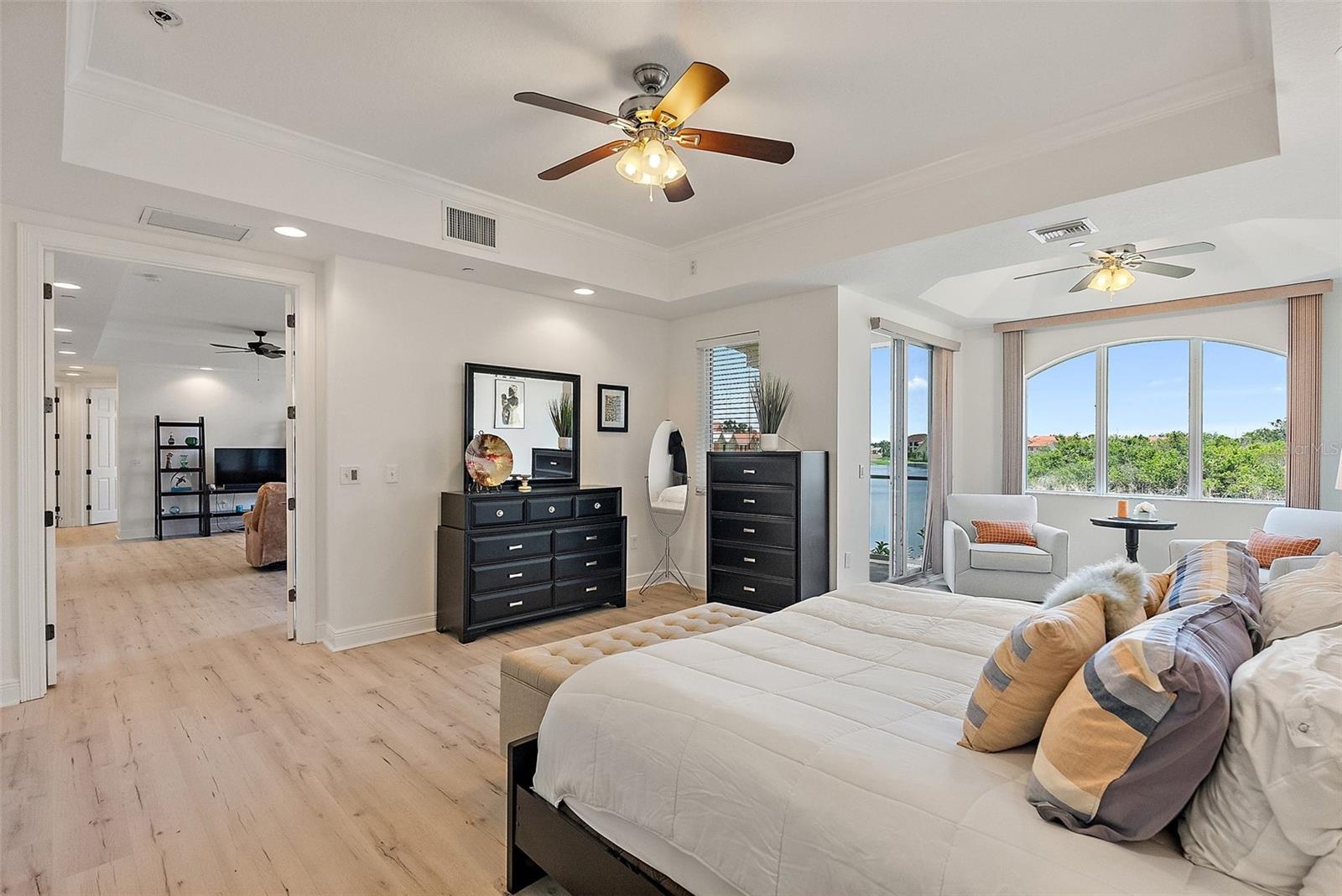 POINTE AT MARINA BAY CONDO, THE - Residential