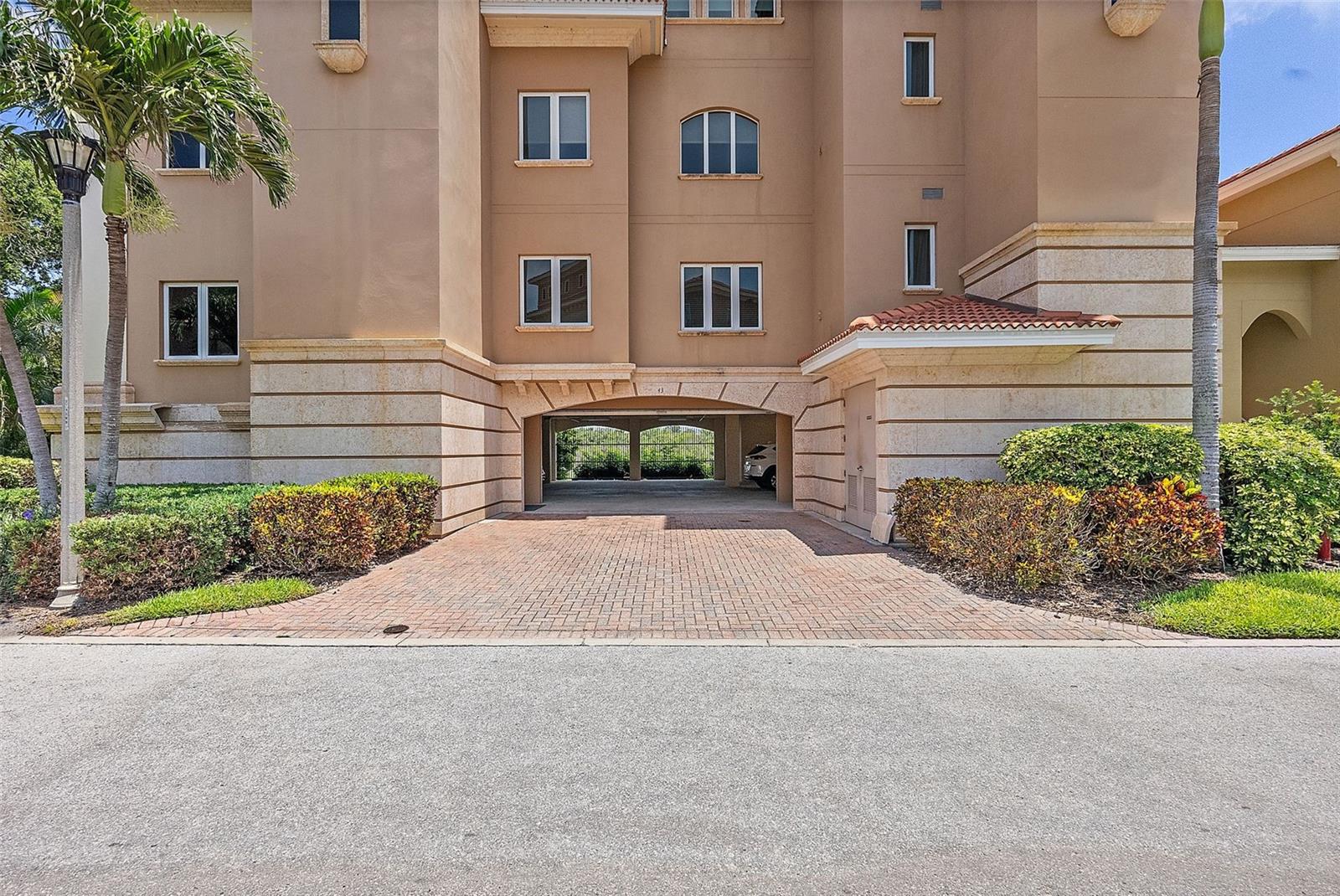 POINTE AT MARINA BAY CONDO, THE - Residential