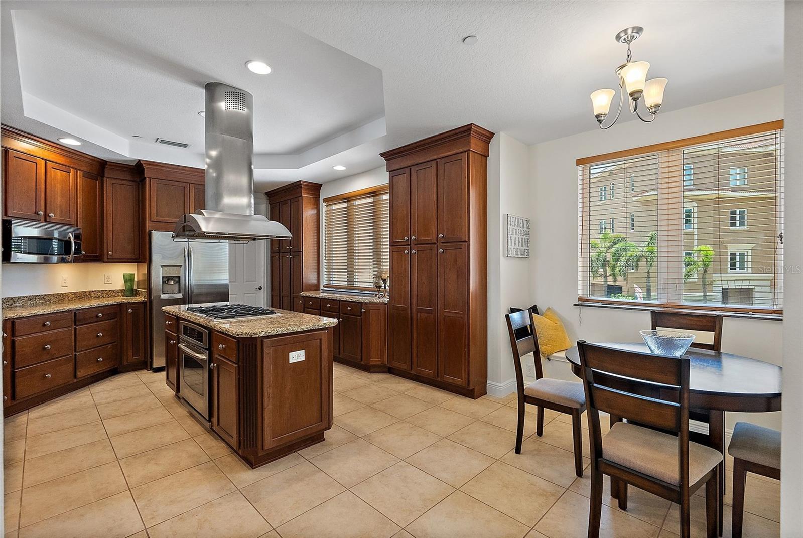 POINTE AT MARINA BAY CONDO, THE - Residential