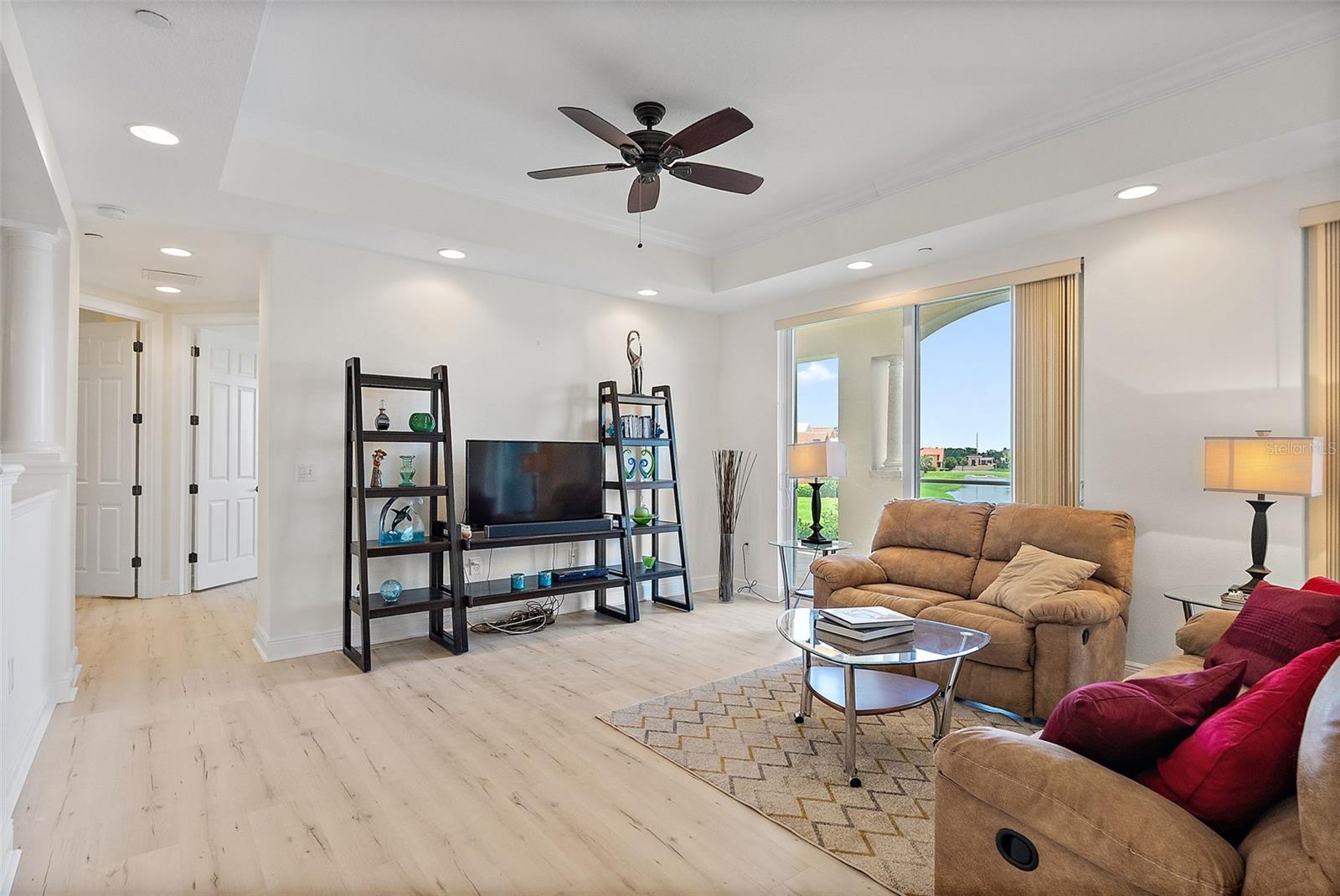 POINTE AT MARINA BAY CONDO, THE - Residential