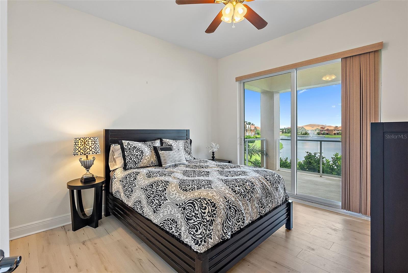 POINTE AT MARINA BAY CONDO, THE - Residential