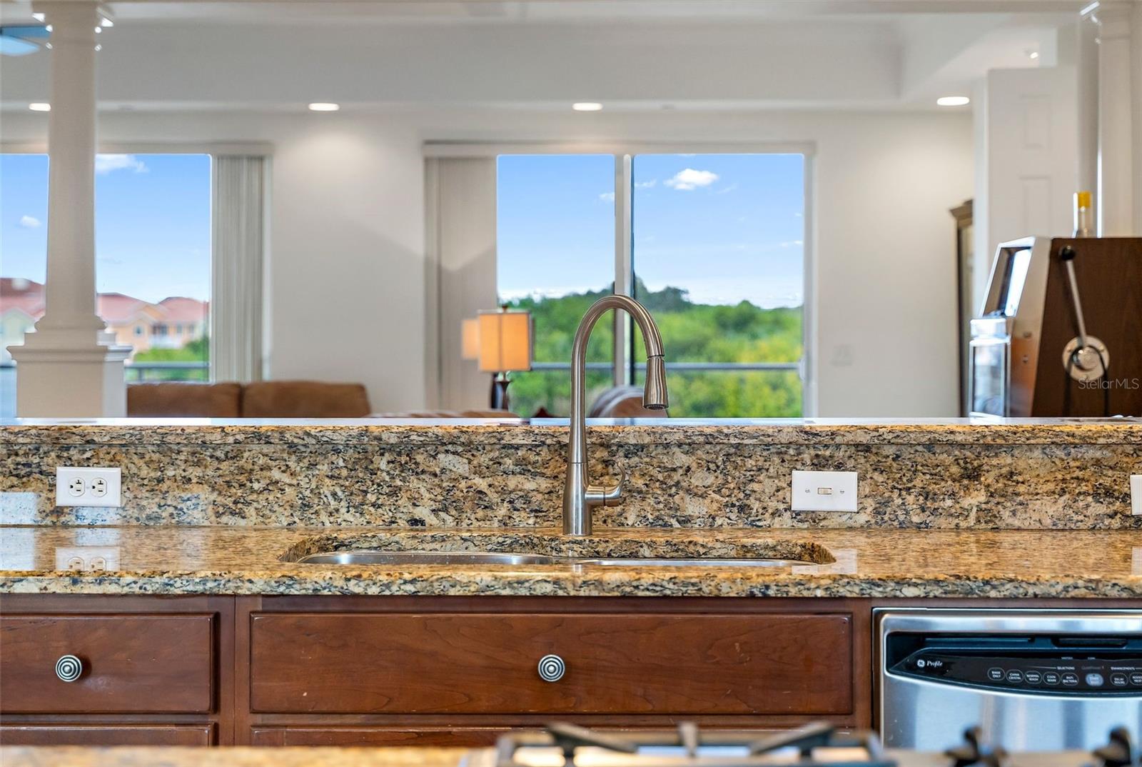 POINTE AT MARINA BAY CONDO, THE - Residential