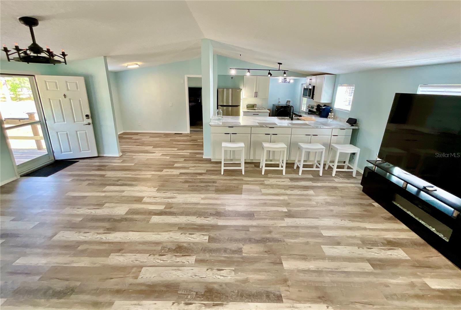 MELROSE LANDING - Residential