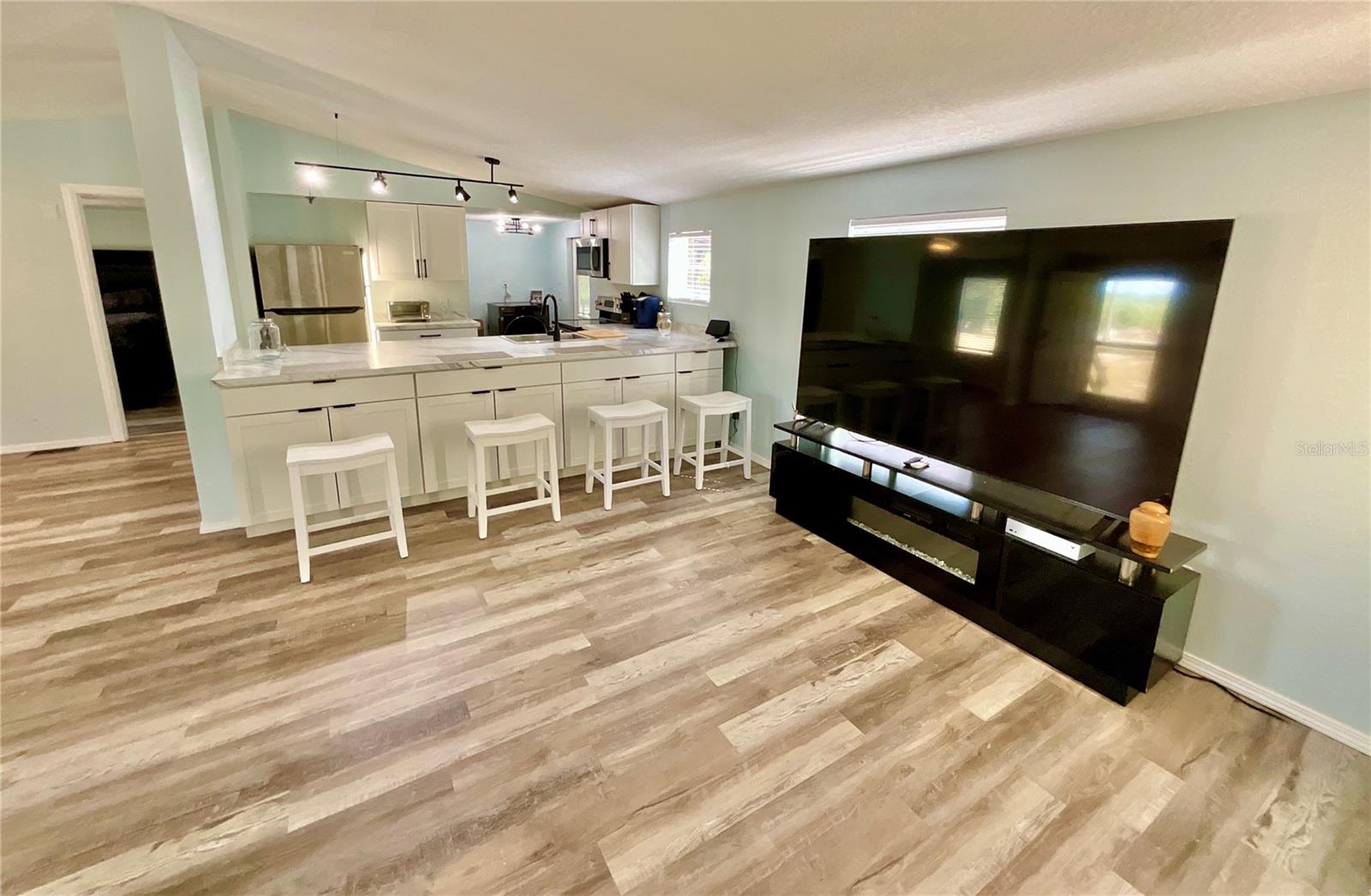 MELROSE LANDING - Residential