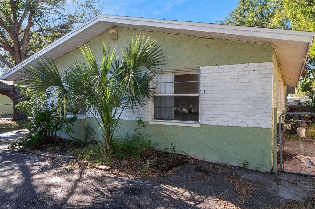 Photo of 914 Lake Palms Drive, Largo, FL 33771 (MLS # TB8487678)