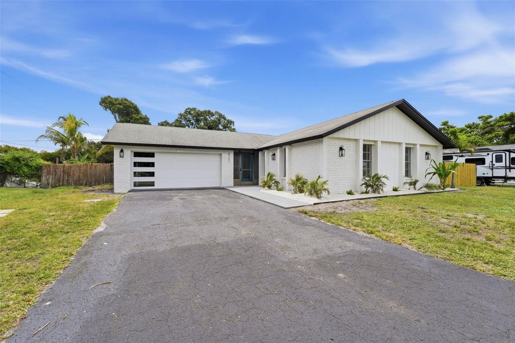 Photo of 4731 Atlantic Avenue, Sarasota, FL 34233 (MLS # GC541755)
