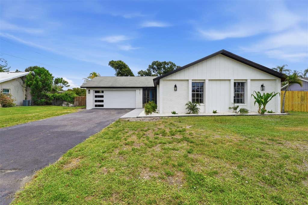 Photo of 4731 Atlantic Avenue, Sarasota, FL 34233 (MLS # GC541755)