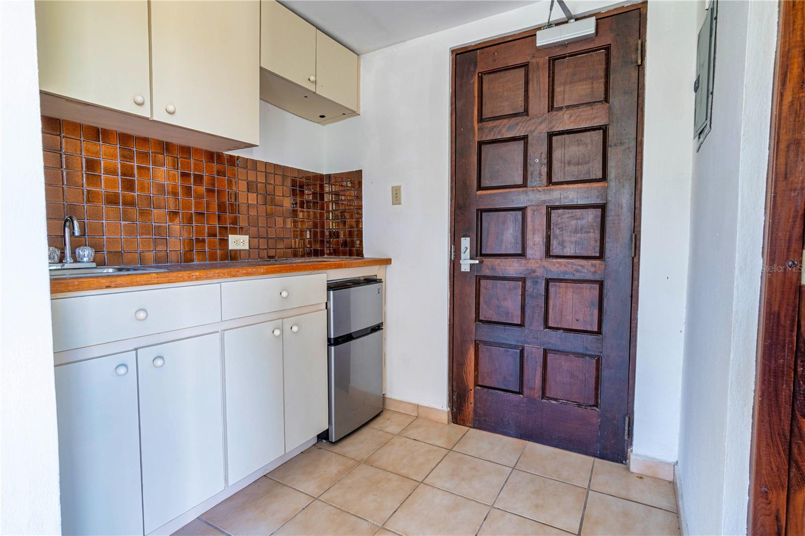 COND. FAIRWAY COURTS. - Residential