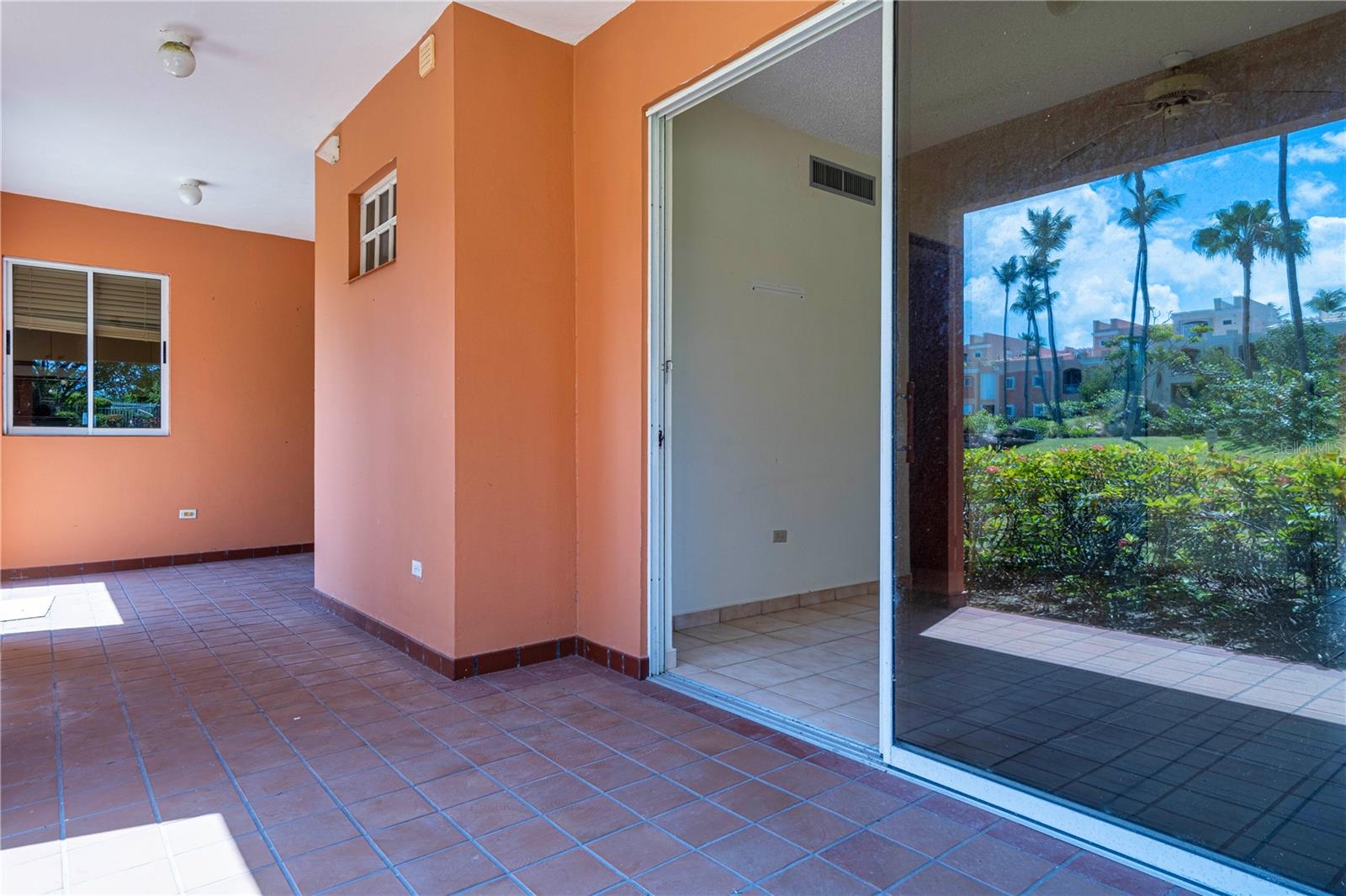 COND. FAIRWAY COURTS. - Residential