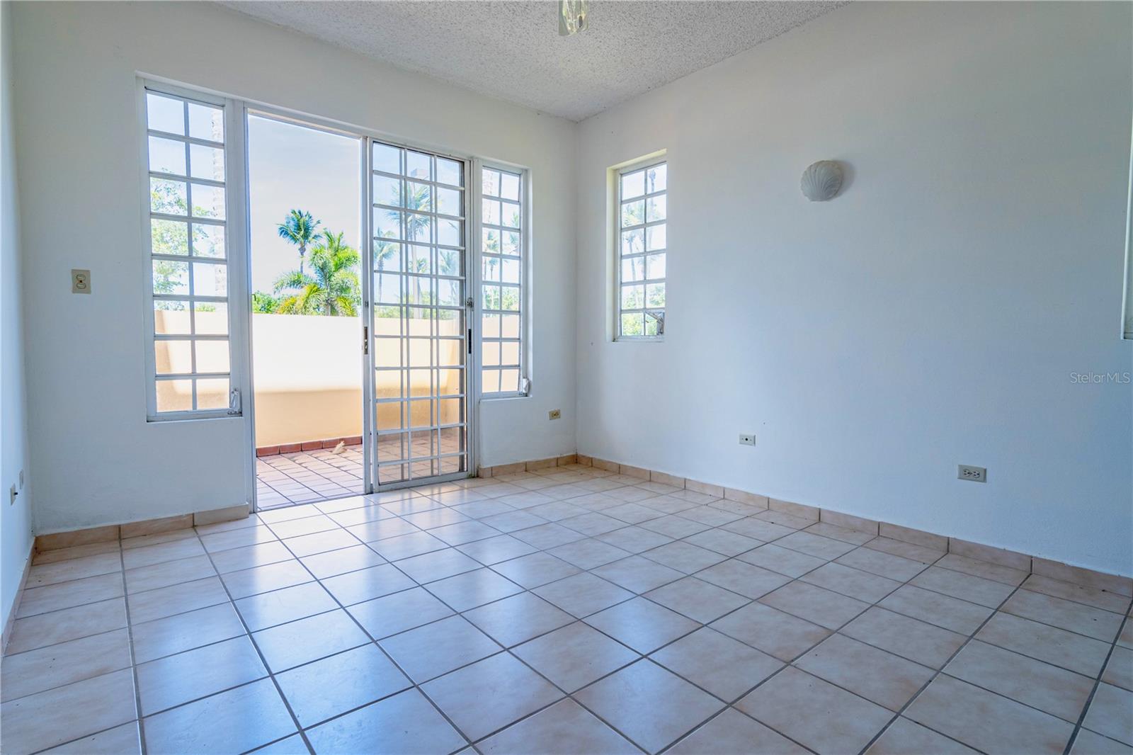 COND. FAIRWAY COURTS. - Residential