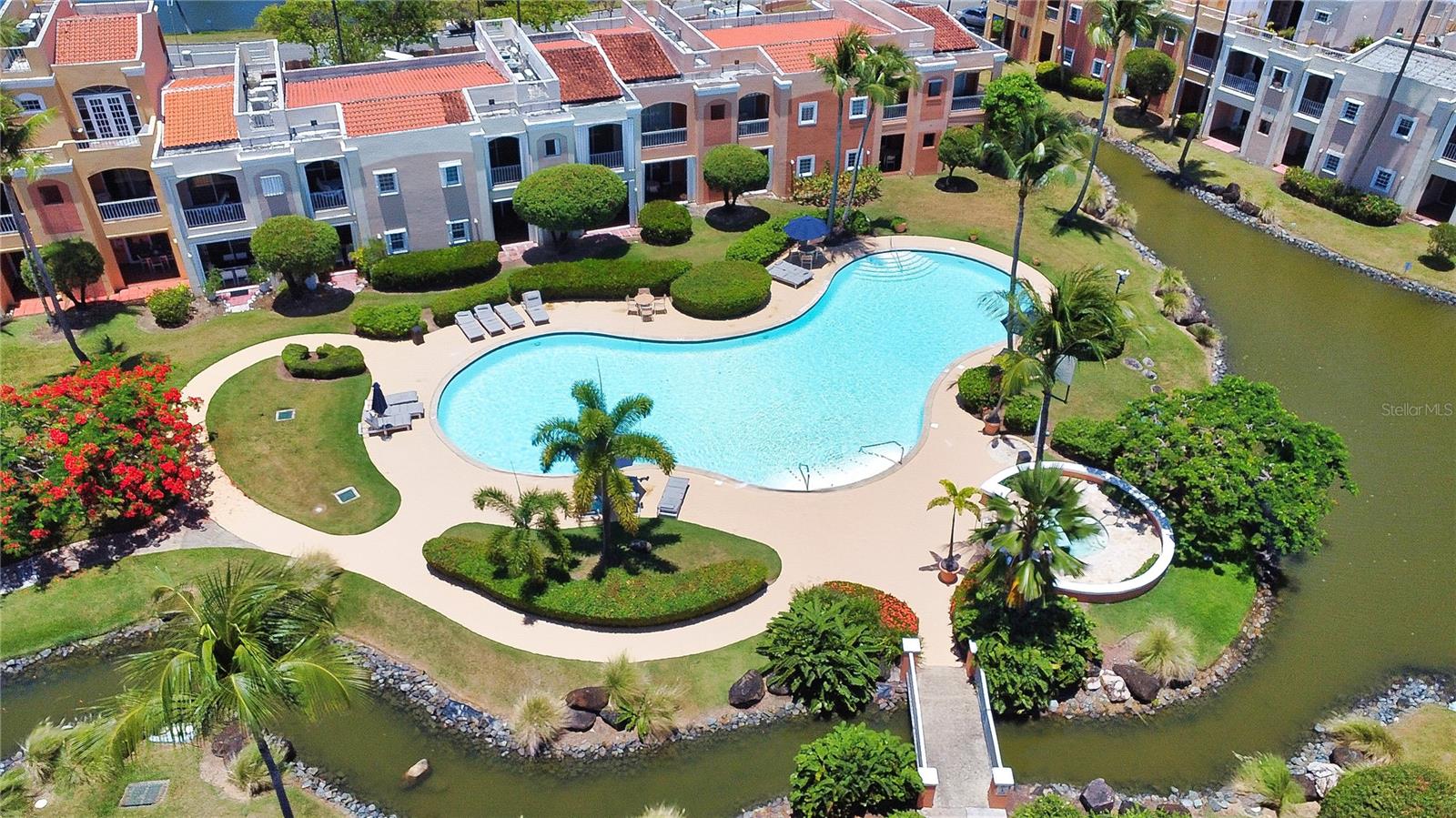 COND. FAIRWAY COURTS. - Residential
