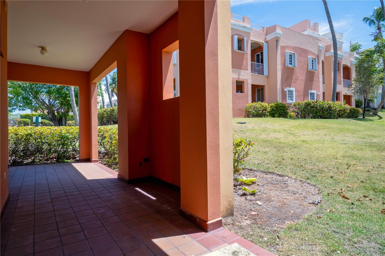COND. FAIRWAY COURTS. - Residential