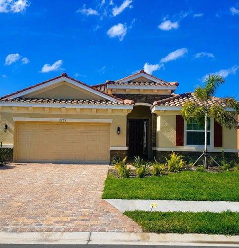 Photo of 2903 Esmeralda Drive, Sarasota, FL 34243 (MLS # A4696253)