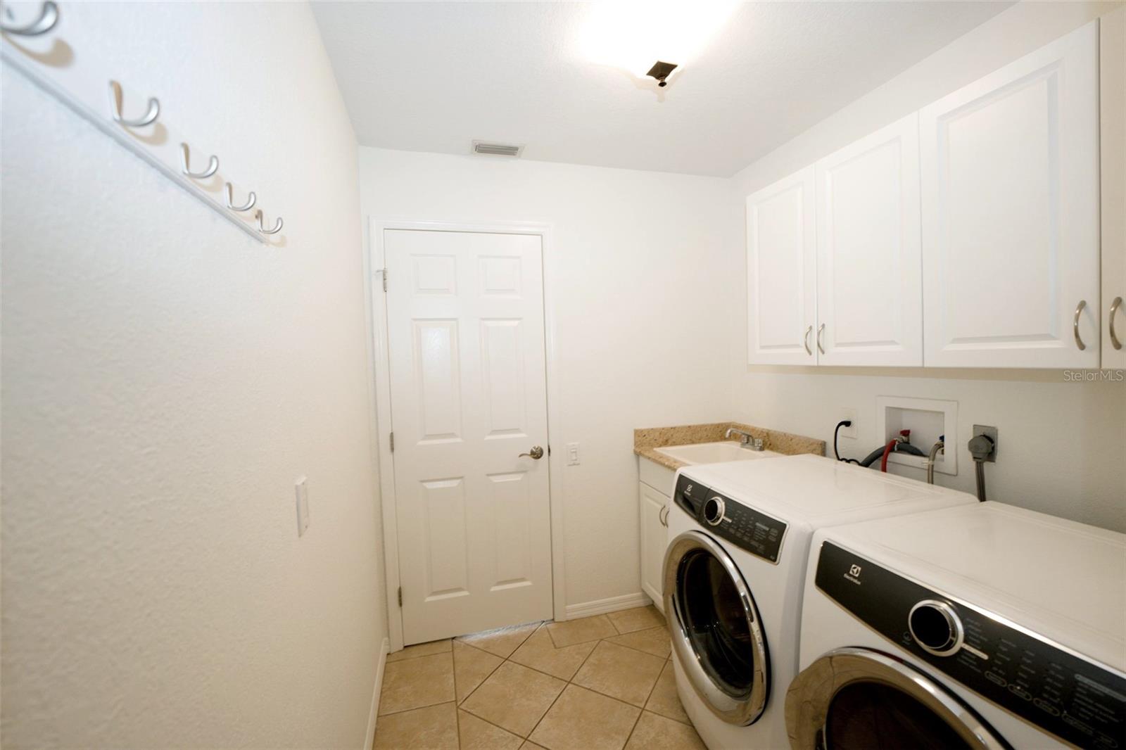 SOUTH VENICE - Residential Lease