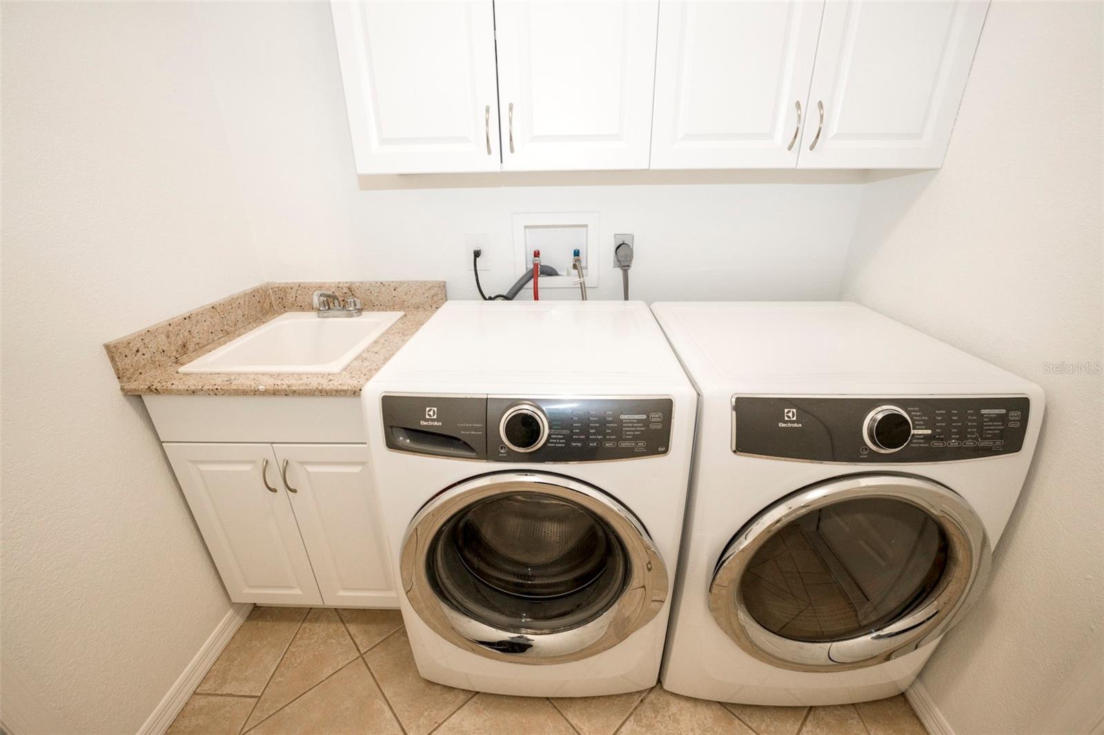 SOUTH VENICE - Residential Lease