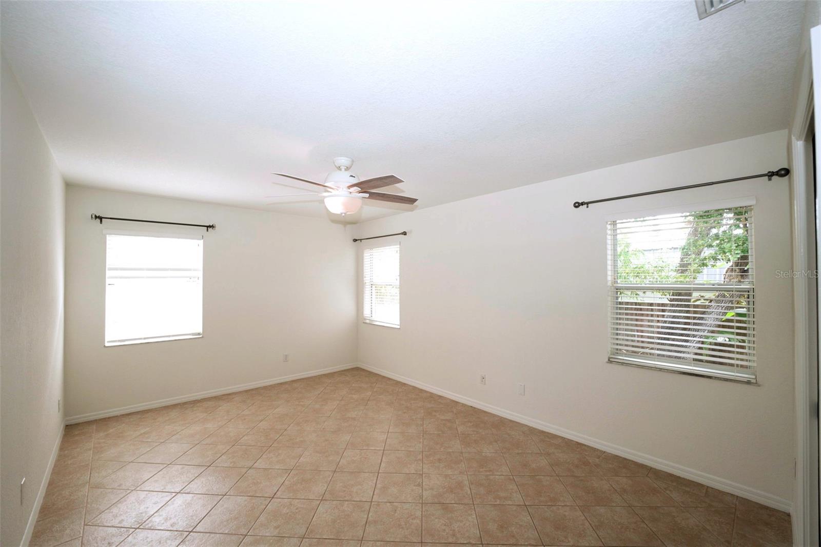 SOUTH VENICE - Residential Lease