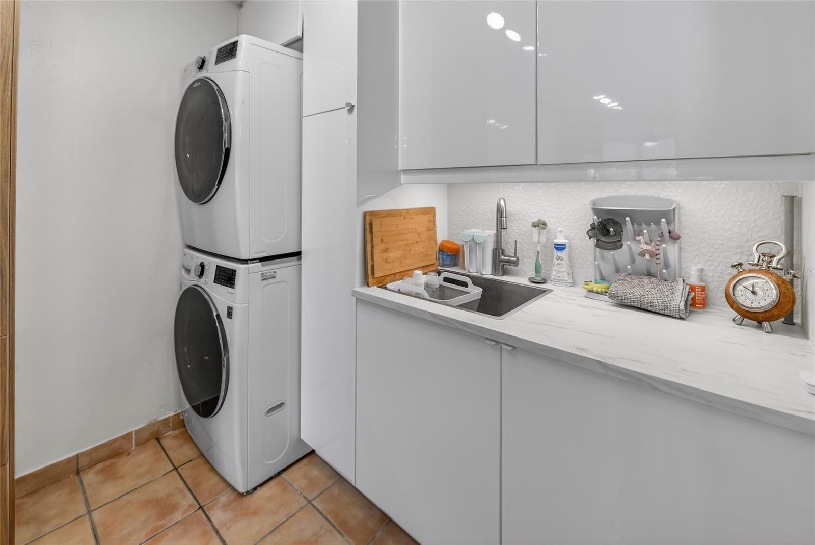 La Villa Gardens 833 211E