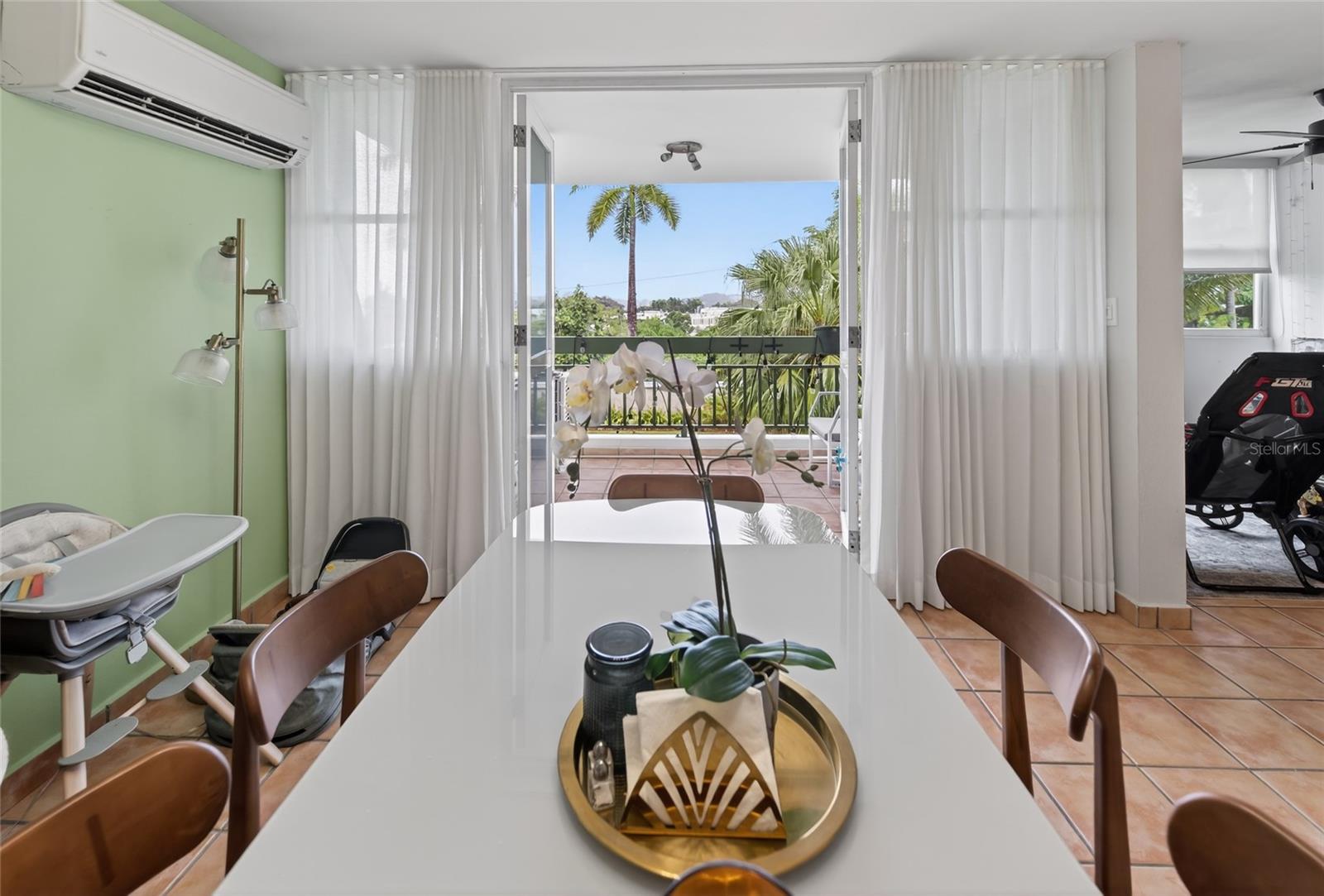 La Villa Gardens 833 211E