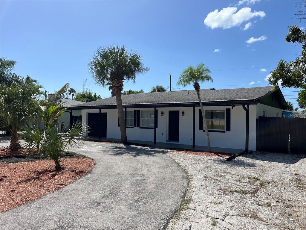 Photo of 2801 45th Street S, Gulfport, FL 33711 (MLS # O6353062)
