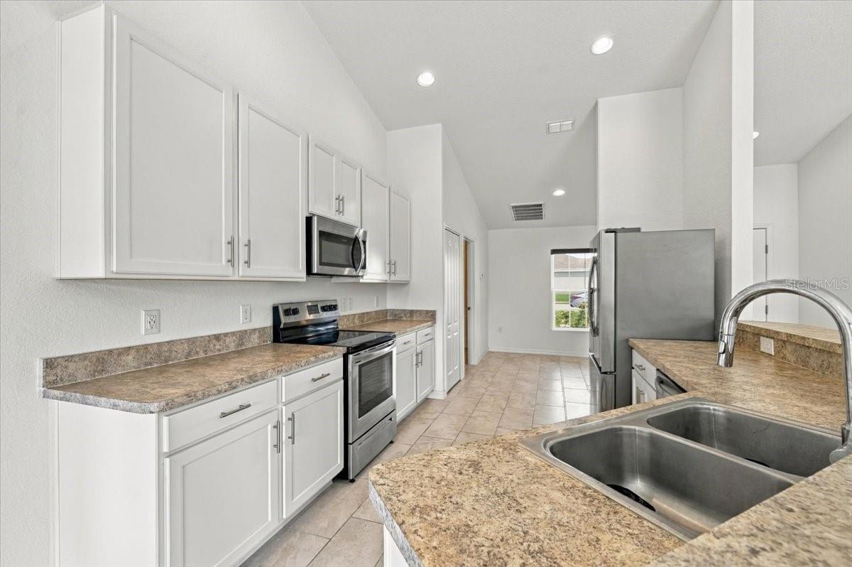 912 LOCHLAND LOOP