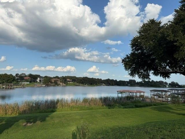 906 JOHNS POINT DRIVE