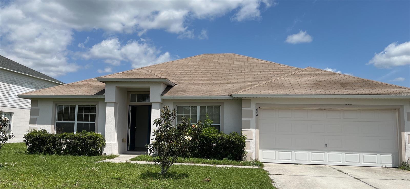 "This beautiful 3-bedroom, 2-bathroom home features a popular split-plan layout and tile flooring throughout. The spacious floor plan is perfect for comfortable living. Conveniently located near shopping and public transportation, this home offers easy access to everything you need. Call today for your private showing!"